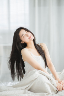 二次元女生开襟开叉裙穿搭壁纸